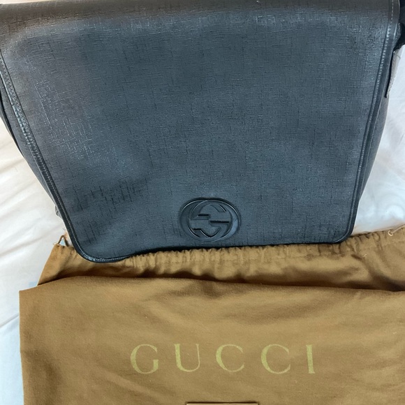 Gucci Messenger bag with flap. Excellent condition. - Picture 4 of 10